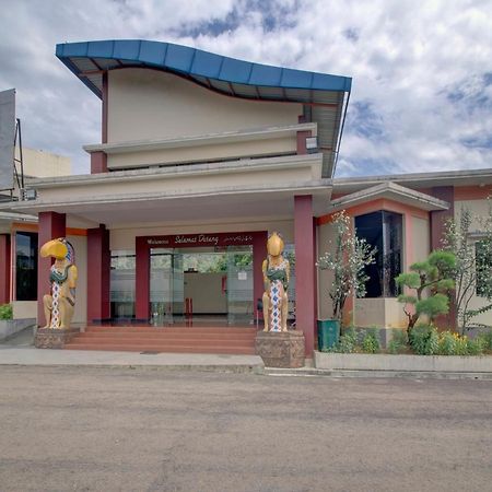 Oyo 89997 Hotel Bumi Kedaton Waterpark Bandar Lampung Esterno foto