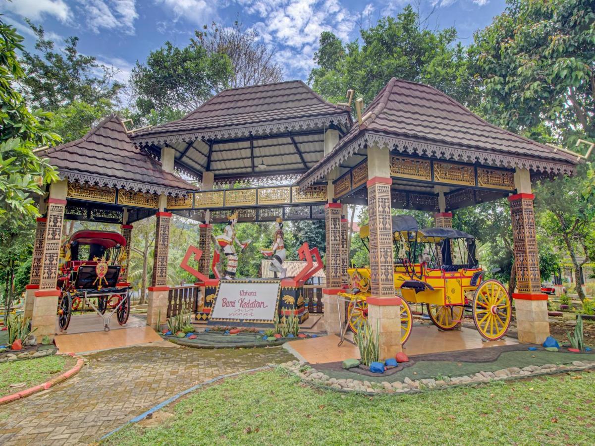 Oyo 89997 Hotel Bumi Kedaton Waterpark Bandar Lampung Esterno foto