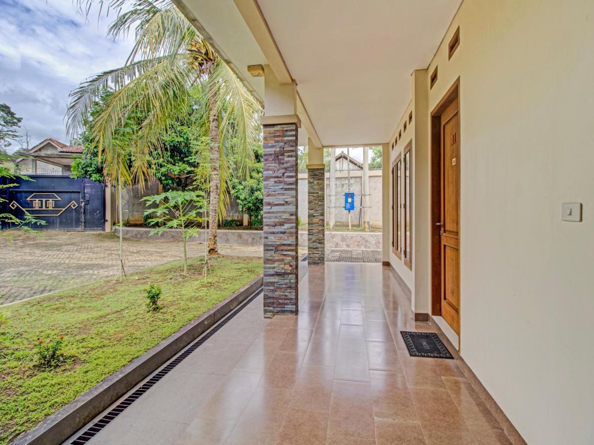 Oyo 89997 Hotel Bumi Kedaton Waterpark Bandar Lampung Esterno foto