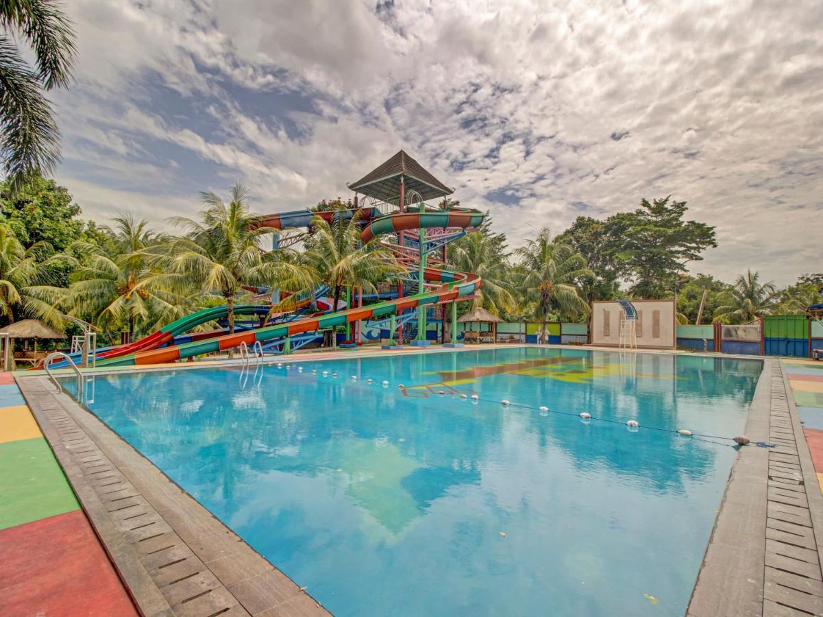 Oyo 89997 Hotel Bumi Kedaton Waterpark Bandar Lampung Esterno foto