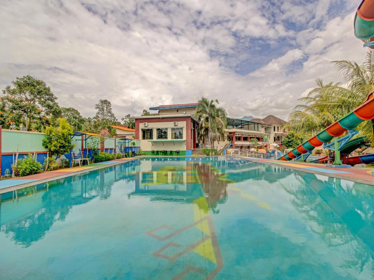 Oyo 89997 Hotel Bumi Kedaton Waterpark Bandar Lampung Esterno foto